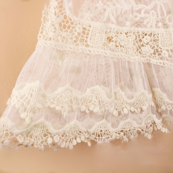 Beautiful delicate lace boho cover up top - Picture 7 of 8